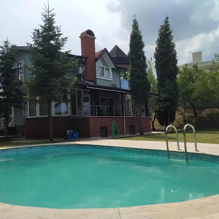Cozy With Pool And Fireplace In